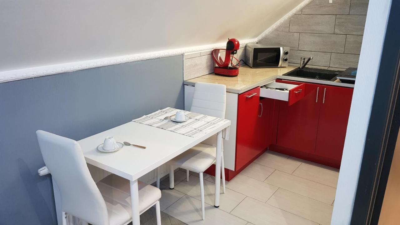 Le Petit Luxembourg Lägenhet Montignies-sur-Sambre Exteriör bild